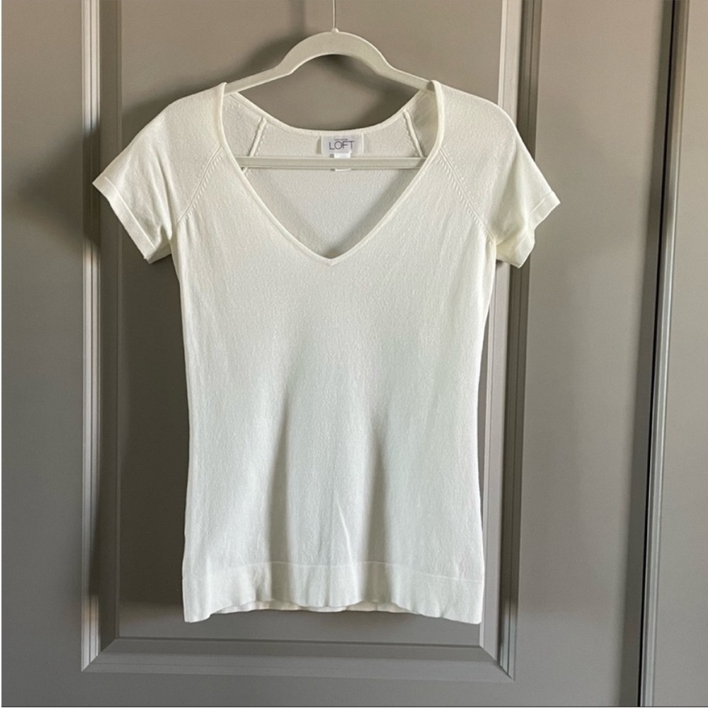 LOFT shirt sleeve cream knit top. 77% rayon 23% nylon.